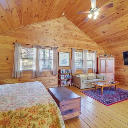 8 Mi to Appalachian Ski! Mtn-View Gem on 22 Acres