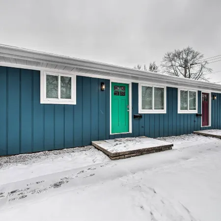 Ideally Located House - 9 Mi from Route 66!