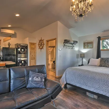 Coastal Retreat in Long Beach Walk to Attractions