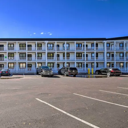 Lake-View Patio and Pool Access Osage Beach Condo