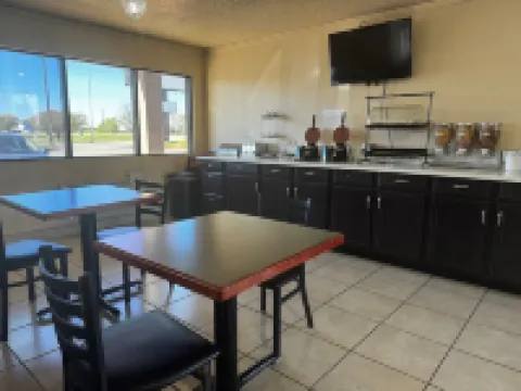 吉丁斯溫德姆速 8 飯店 吉丁斯住宿飯店