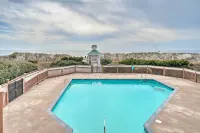 Marina & Beach Club Access: Condo in Southport - Balkon