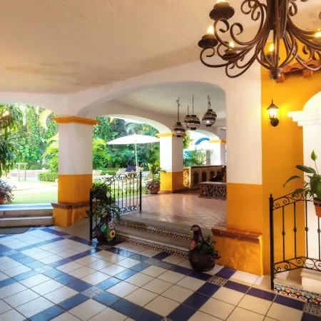 Los Arcos Suites