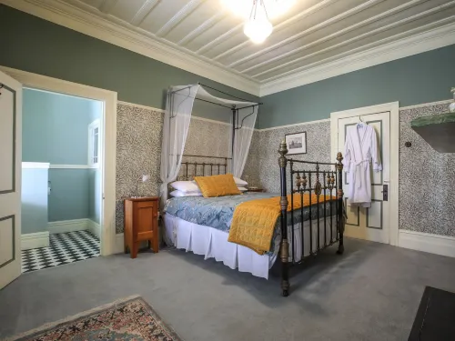 Dunstan House Hotels in Clyde