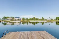 Bright Bayfront Home < 2 Mi to Hernando Beach! - Homestays
