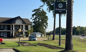 Oakwood Inn