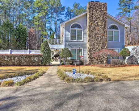 Immaculate Suwanee House w/ Pool & Game Room! Hotels in Suwanee