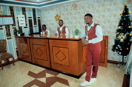 Deudjui hôtel Отели в г. Бафан