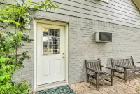 < 1 Mi to Kyle Field: Cozy Studio w/ Outdoor Space - Apartments