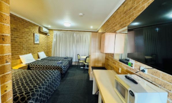 Town & Country Motor Inn