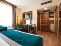 ذا لايف هوتل آند سبا Hotels near جانكايا