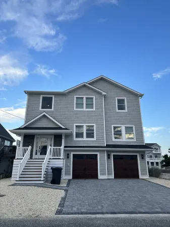 Beautiful new home with heated pool on a lagoon
