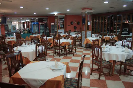 Hotel Torrezaf Отели в г. Ареа Метрополитана де Хаэн