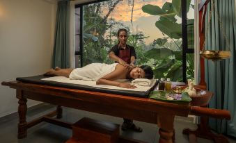 Crystal Kuruva Nature Resort & Spa