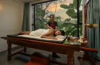 Crystal Kuruva Nature Resort & Spa