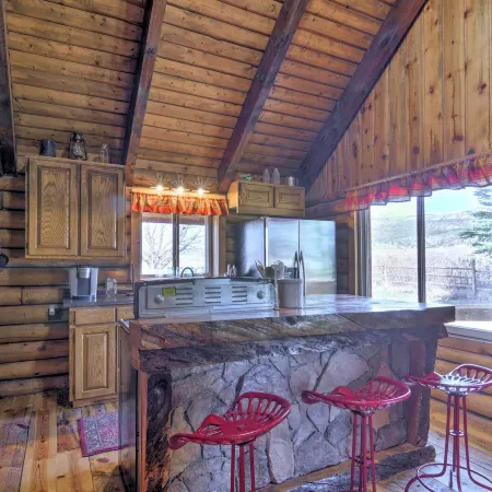 Rustic Cabin 20 Mins to Capitol Reef Natl Park!