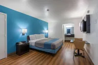 Motel 6 Webster, TX - Houston - NASA Lake
