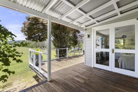 4 Bedroom Farm Cottage on Bellingen River