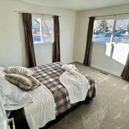 Hometown USA With Hot Tub and Fully Renovated