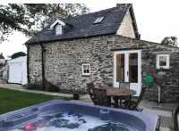 Beautiful detached Welsh country cottage