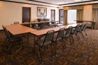 Holiday Inn Express & Suites Fairmont