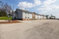 AmericInn by Wyndham Williamsburg Hotels in Iowa County