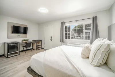 Flamingo Motel - San Ysidro Hotels near San Diego Factory Outlet Center