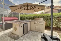 Lanai & Pool: Spacious Villa Near Disney! - spa