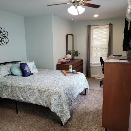 Charming 1-bedroom apartment in cool Garner, minutes from Raleigh
