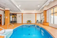 Quality Inn & Suites Hotels in Levis