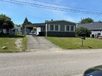 Charming 3-Bedroom House, Great Access to Crooked Lake and Angola, Pet Friendly!