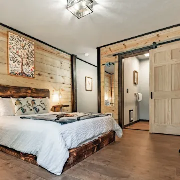 Lake Village Lodge
