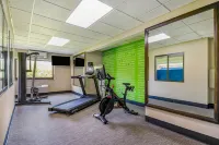 La Quinta Inn & Suites by Wyndham Batavia - Gym