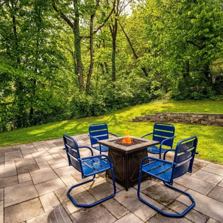 Cozy Cottage in the Heart of Hyde Park 1 Bedroom Home by RedAwning