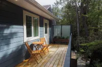 Bright & spacious 1 bedroom suite by the beach!