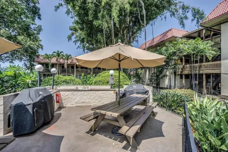 Kona Mansions 5-Minute Walk to Honls Beach Отели рядом с достопримечательностью «Сэди Сеймур Ботаникал Гарденс энд Кона Эдьюкейшенал Сентер»