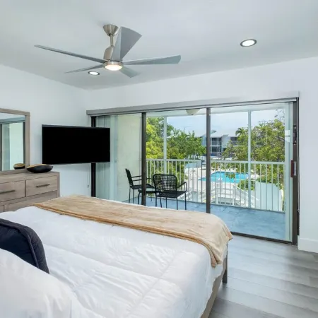 Tropical 2BR/2BA Getaway in Gorgeous Key Largo, Pool, Kayak, Lagoon, Marina,