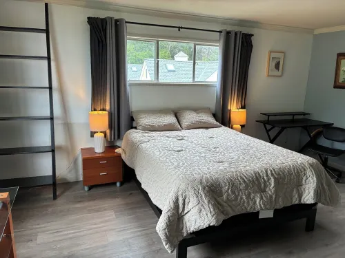 Cute Studio Spectacular-endless Ocean Views charming Depot Hill Capitola Village