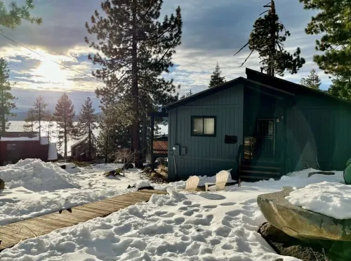 Scenic Lake Views: Snow & Beach Adventures Nearby!