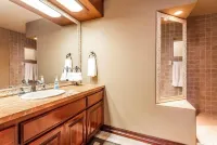 Riverfront Oasis Guest House, one bedroom with dock