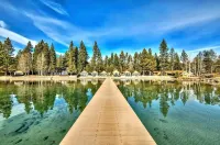 Lake Tahoe Beach Getaway- steps from the Lake! Cozy studio at Franciscan Lodge. Hoteles en Tahoe Vista