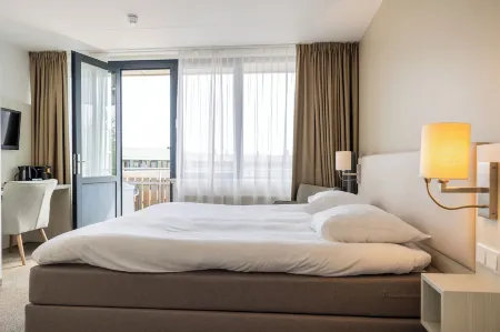 Fletcher Hotel-Restaurant Noordsee-Ameland Отели в г. Nes