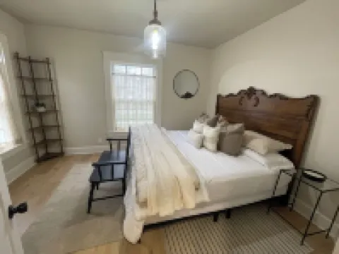 Beautiful Downtown 3bd apartment close to all the good stuff! Hotels in Alma