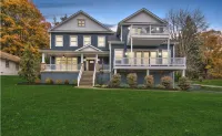 Lakefront Luxury Retreat at Crystal Lake– Fire Pit• Fern Hall• hiking• Game Room