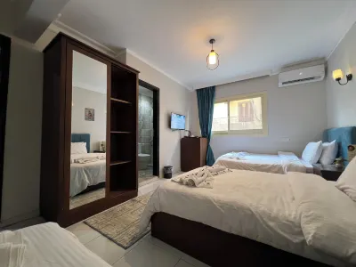 Pyramids way inn