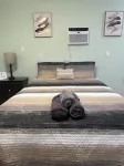 Spacious Modern Studio with a private entrance nearby Sequoia N Park Hotels near Express Factory Outlet