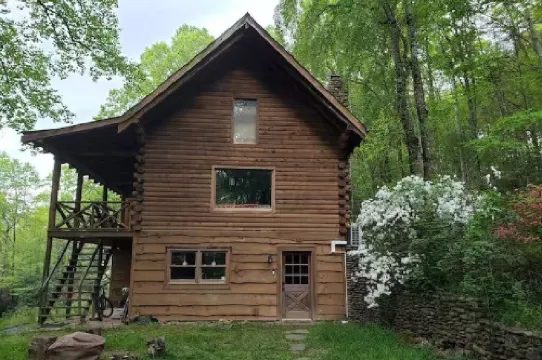3-bedroom chalet in cool Black Mountain with WiFi, AC. Close to Asheville