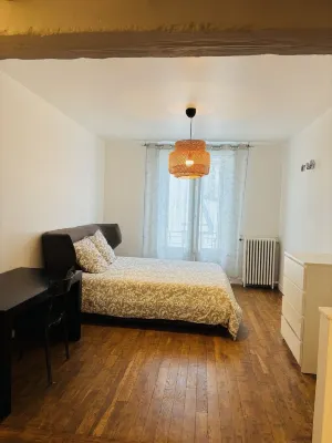 Apartment with large private garden. Greater Paris. Hotels near MAC VAL - Val-de-Marne Contemporary Art Museum