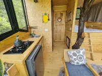 MONKEY MANSION - Luxurious treehouse with outdoor hot tub