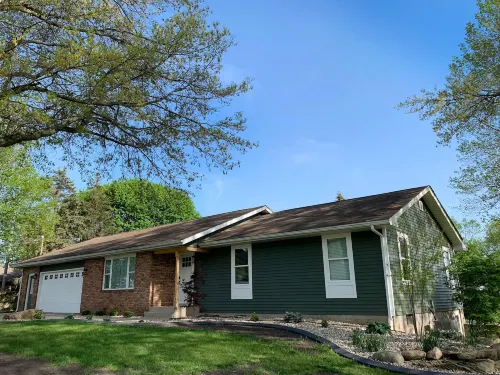 Hot Tub, Fire Pit and Backyard Games - Charming Oasis فنادق في Middlebury